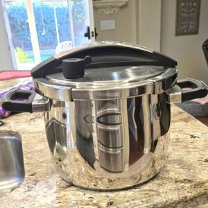 P.H. Heritage Stainless  Classic 8-Qt. Easy-CloseStainless Steel Pressure Cooker